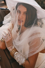 Etoile White Lace Trim Gloves
